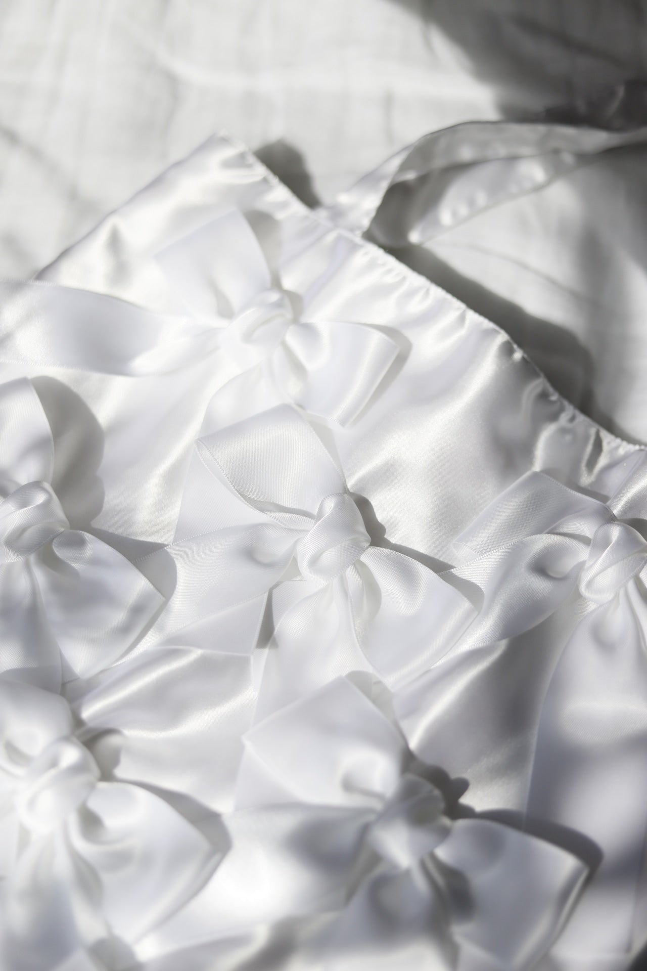 WHITE 　satin ribbon tote bag