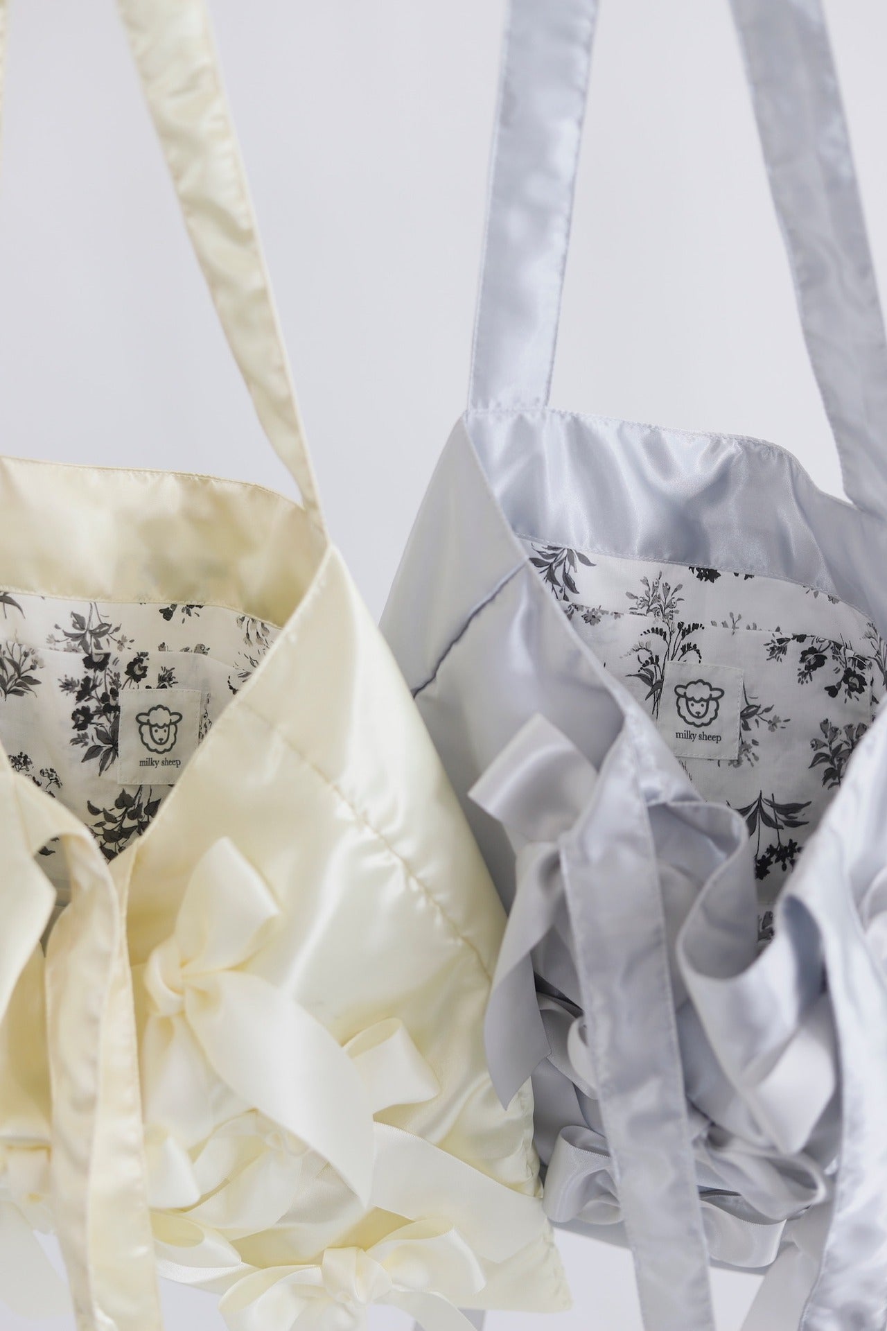 GRAY × MONOQLO FLOWER　 satin ribbon tote bag